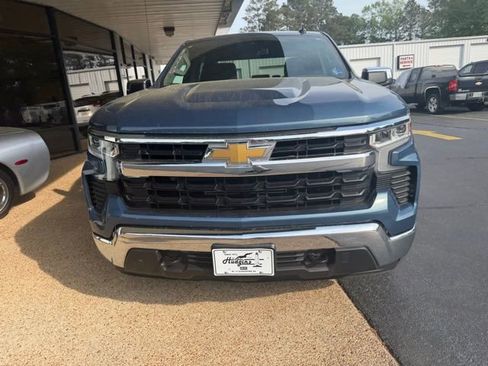 Used 2024 Chevrolet Silverado 1500 LT AWD/4WD image 2