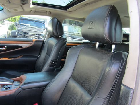 Used 2013 Lexus LS 460 AWD w/ Comfort Pkg image 11