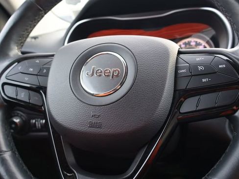 Used 2019 Jeep Cherokee Latitude Plus image 11