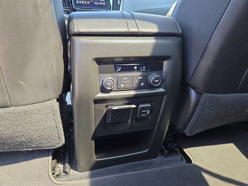 Used 2023 Chevrolet Traverse High Country AWD/4WD image 34