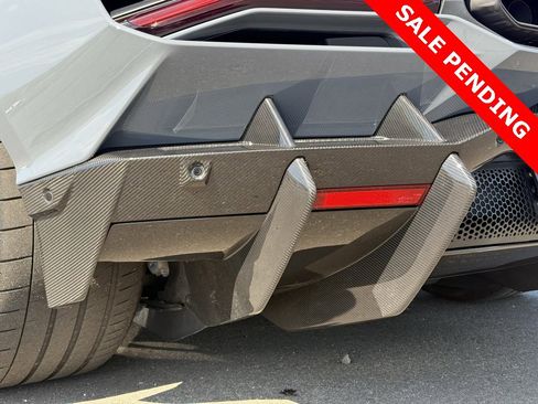 Used 2024 Lamborghini Revuelto image 13