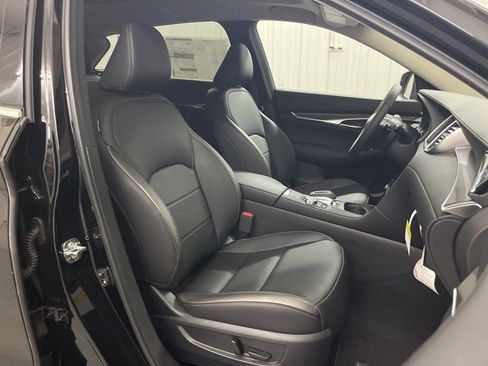 Certified 2025 INFINITI QX50 Luxe image 38