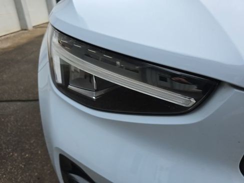 Certified 2024 Volvo XC40 B5 Plus w/ Climate Package image 12