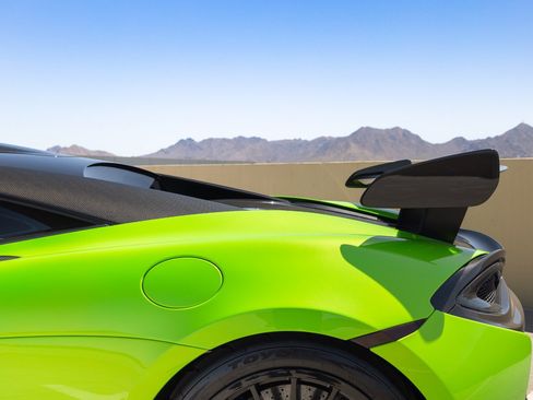 Used 2020 McLaren 620R RWD image 18