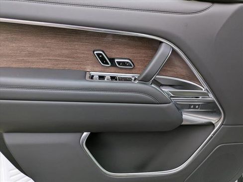 New 2025 Land Rover Range Rover SE image 16