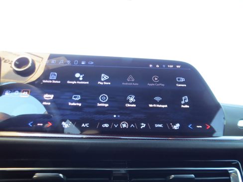 Used 2024 Chevrolet Traverse Z71 image 25