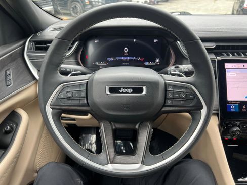 Used 2023 Jeep Grand Cherokee L Limited w/ Luxury Tech Group II AWD/4WD image 16