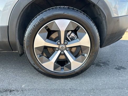 Certified 2025 Volvo XC40 B5 Plus image 8