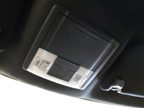 Used 2017 Ford Explorer XLT image 26