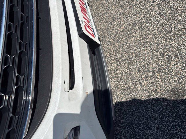 Used 2022 Ford Explorer XLT w/ Equipment Group 202A AWD/4WD image 4