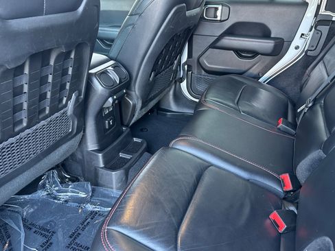 Used 2019 Jeep Wrangler Unlimited Rubicon image 12