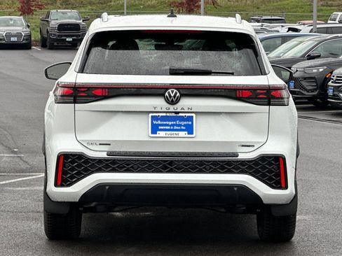 Used 2026 Volkswagen Tiguan SEL R-Line image 4