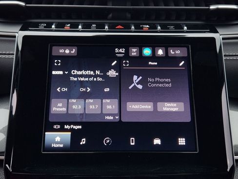 Used 2023 Jeep Grand Cherokee Altitude AWD/4WD image 18