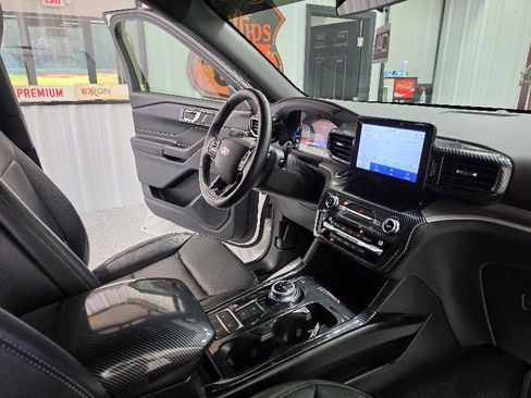 Used 2020 Ford Explorer XLT w/ Equipment Group 202A RWD image 9