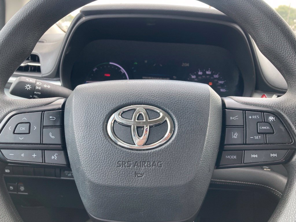 Used 2025 Toyota Sienna LE FWD image 16