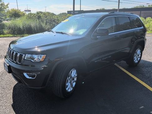 Used 2021 Jeep Grand Cherokee Laredo AWD/4WD image 1