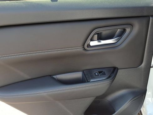 Used 2024 Nissan Rogue SL w/ SL Premium Package FWD image 10