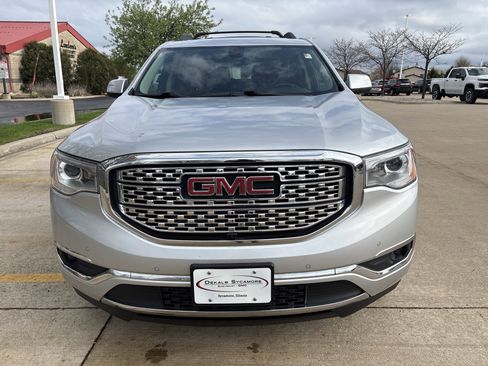 Used 2019 GMC Acadia Denali w/ Technology Package AWD/4WD image 8