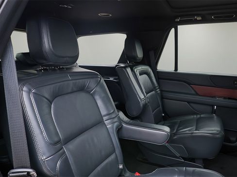 Used 2023 Lincoln Navigator Reserve image 23