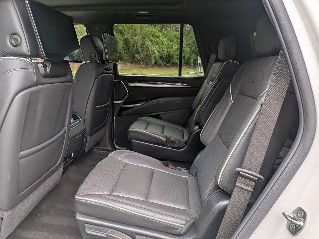 Certified 2025 Cadillac Escalade Premium Luxury AWD/4WD image 15