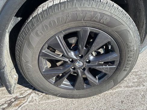 Used 2018 Nissan Murano SV w/ Premium Package image 3