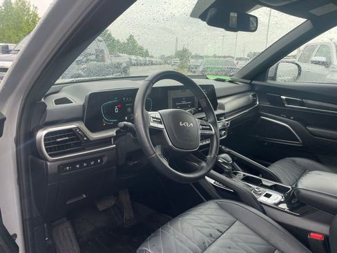 Used 2025 Kia Telluride AWD image 9
