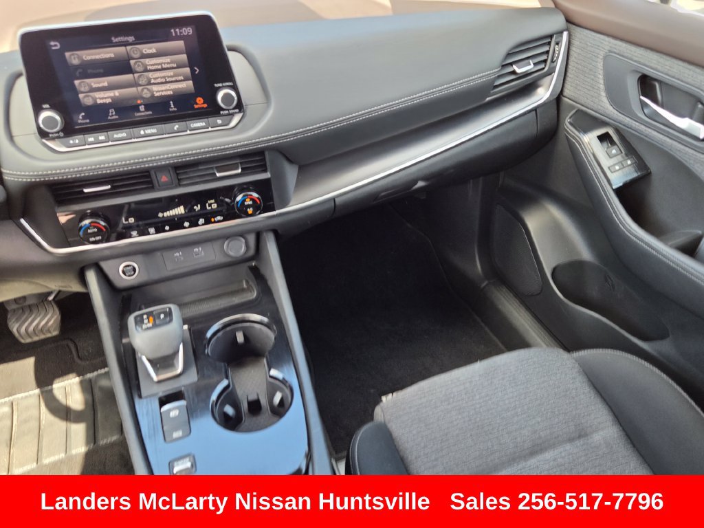 Used 2023 Nissan Rogue SV FWD image 16