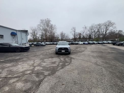 Used 2025 Toyota Corolla Cross LE image 16