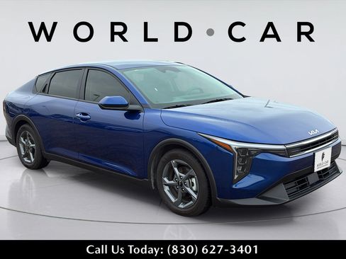Used 2025 Kia K4 FWD image 2