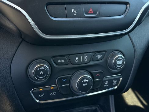 Used 2020 Jeep Cherokee Latitude image 19