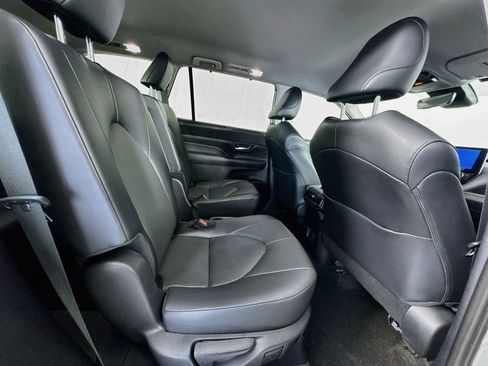 Used 2024 Toyota Grand Highlander FWD image 32
