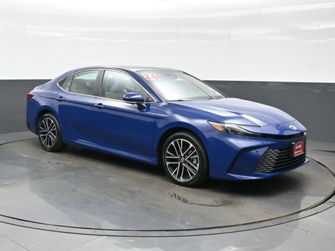 Used 2026 Toyota Camry XLE w/ Premium Plus Package AWD/4WD image 8