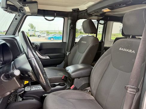 Used 2017 Jeep Wrangler Unlimited Sahara AWD/4WD image 11