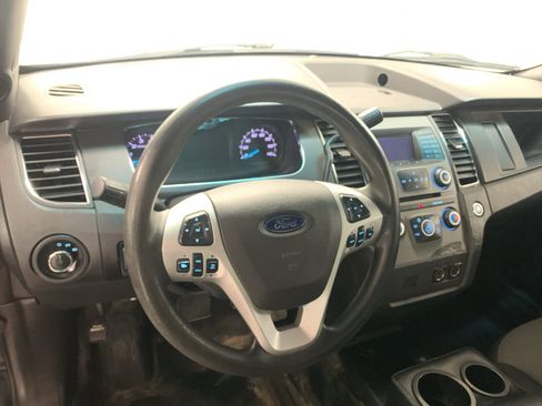 Used 2014 Ford Taurus Base image 12