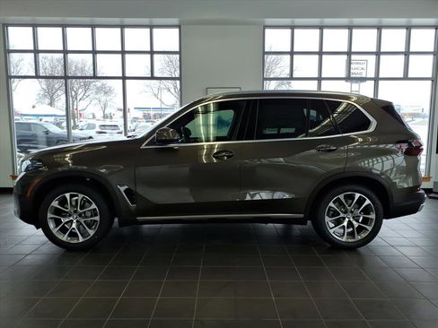 New 2026 BMW X5 xDrive40i w/ Climate Comfort Package AWD/4WD image 5