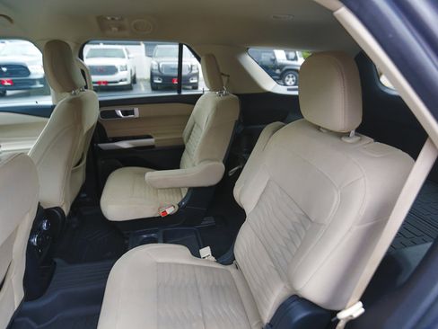 Used 2021 Ford Explorer XLT image 16