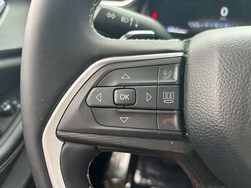 Used 2024 Jeep Grand Cherokee Laredo X image 18