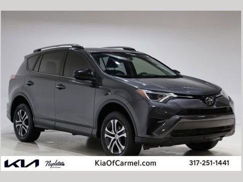 Used 2017 Toyota RAV4 LE FWD image 1