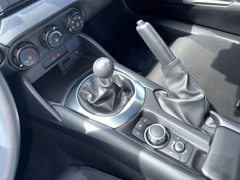 Used 2022 MAZDA MX-5 Miata Sport RWD image 13