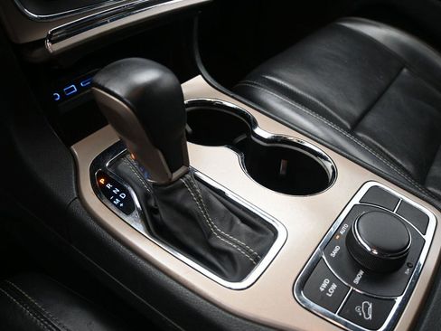 Used 2017 Jeep Grand Cherokee Limited w/ Luxury Group II AWD/4WD image 5