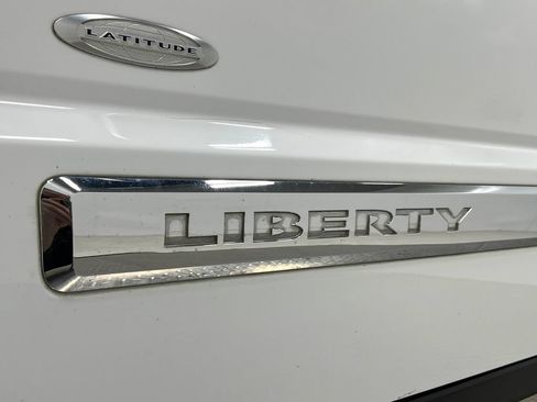 Used 2012 Jeep Liberty Sport AWD/4WD image 39
