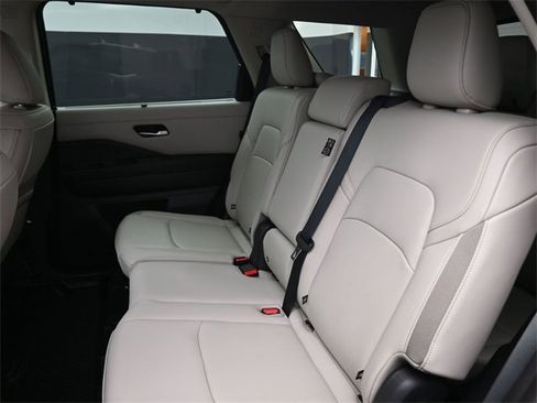 Used 2025 Nissan Pathfinder SL image 10