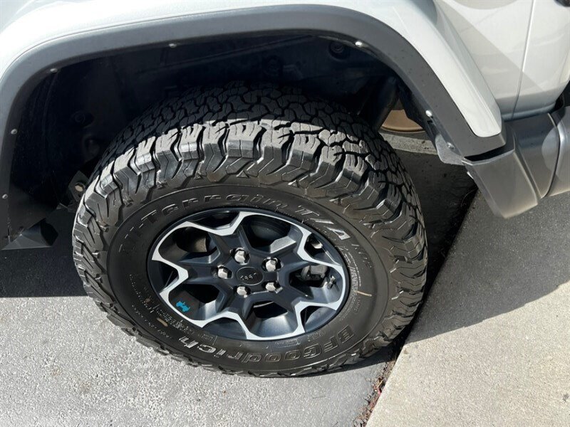 Used 2023 Jeep Wrangler Unlimited Rubicon 4xe w/ Cold Weather Group AWD/4WD image 12