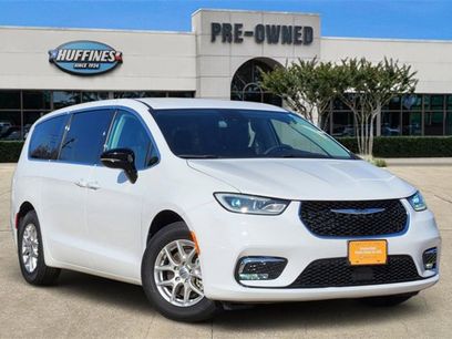 Used 2024 Chrysler Pacifica Touring-L