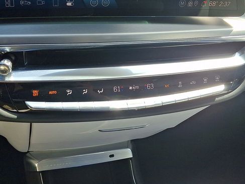 Used 2024 Cadillac Lyriq Luxury AWD/4WD image 16