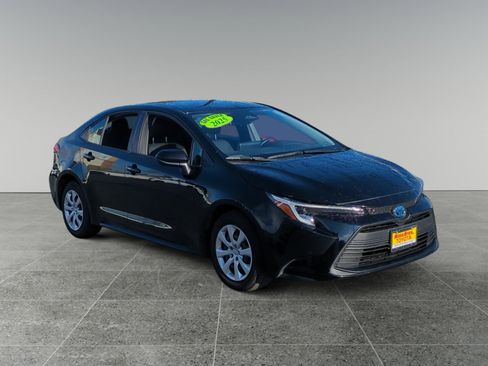 Used 2025 Toyota Corolla LE image 7