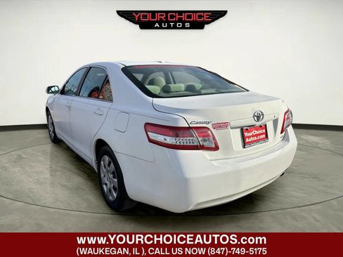 Used 2011 Toyota Camry LE image 3