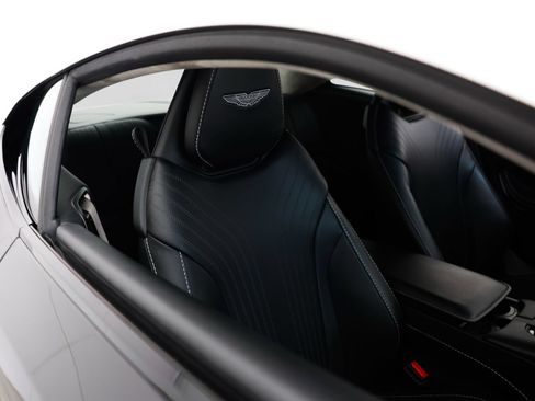 Used 2018 Aston Martin DB11 V12 RWD image 32