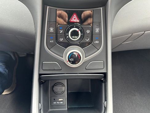 Used 2016 Hyundai Elantra SE FWD image 13