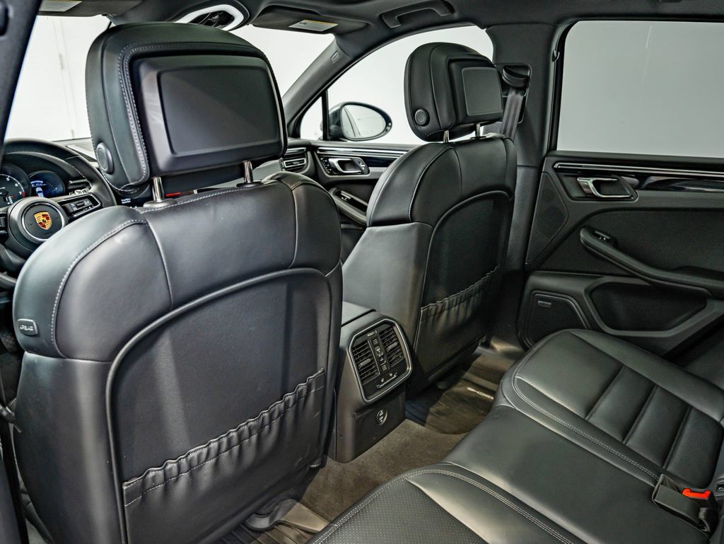 Certified 2026 Porsche Macan AWD/4WD image 41